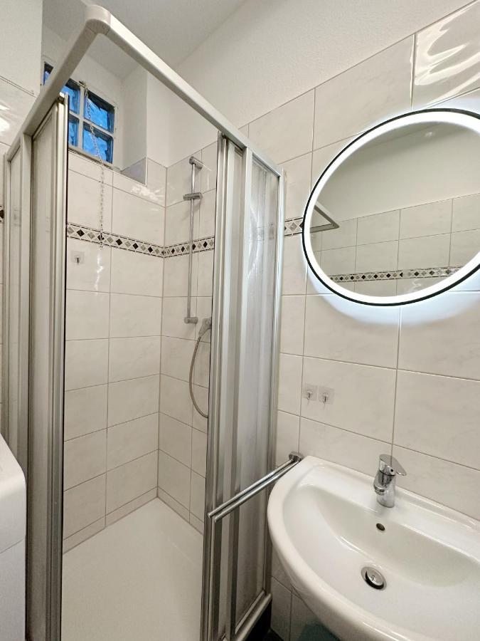 Igo Apartment: Rhine Riverfront Pet-Friendly with Washer/Dryer Duisburg Exterior photo